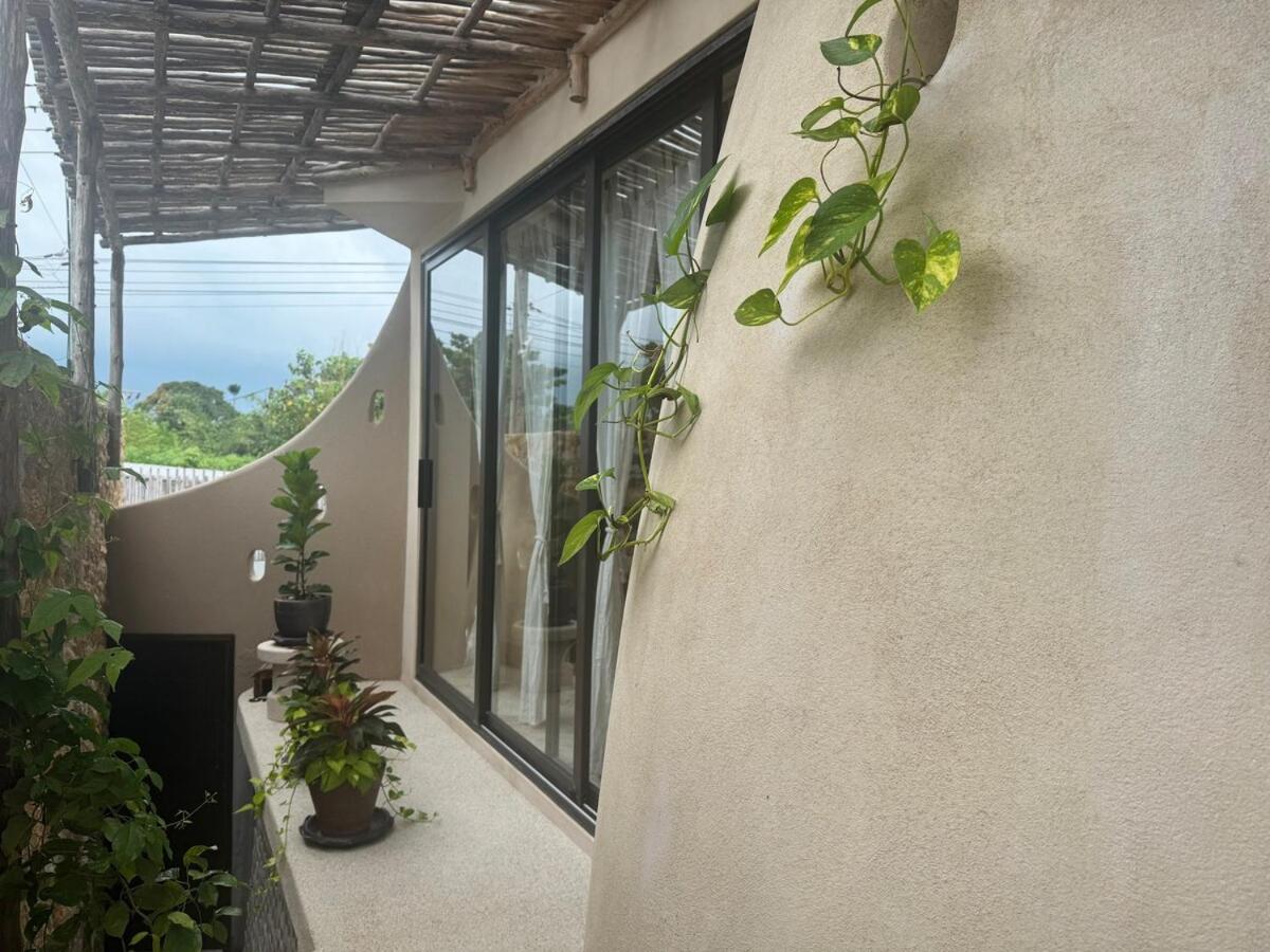 Avocado Villa *